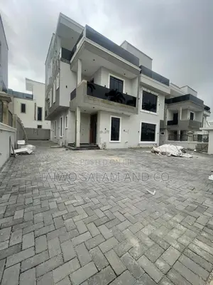 5bdrm Duplex in Agodi for sale