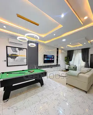 Luxurious 2 Bedroom Penthouse Apartment
