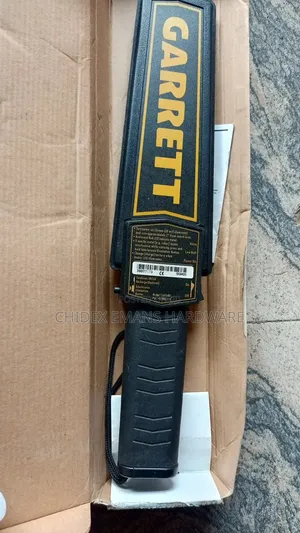 Garrett Super Scanner v Hand-Held Metal Detector.