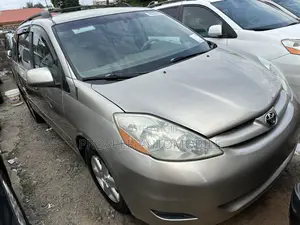 Toyota Sienna LE FWD 2006 Gold