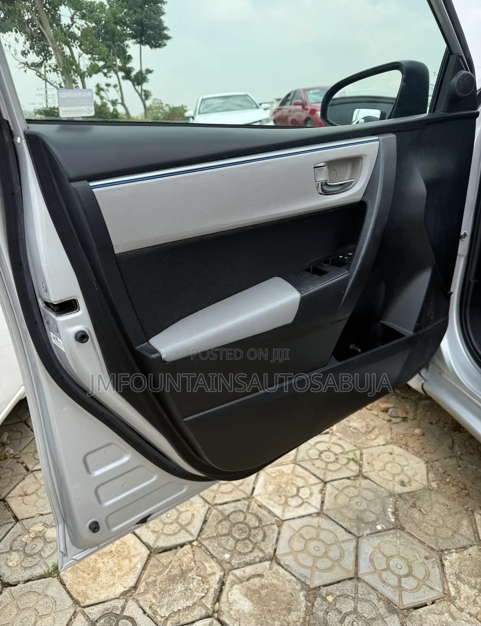 Toyota Corolla LE 4dr Sedan (1.8L 4cyl CVT) 2016 Gray