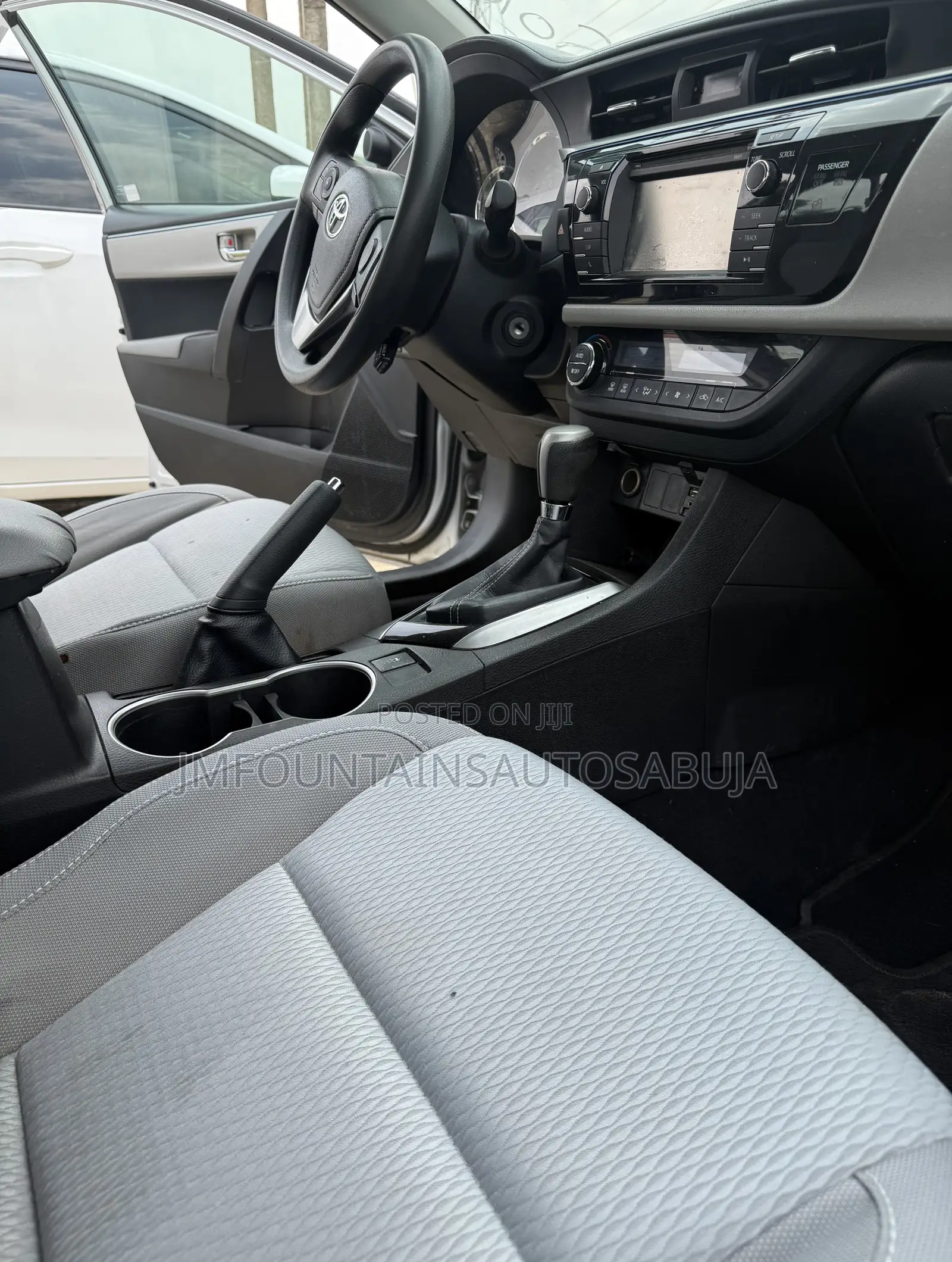 Toyota Corolla LE 4dr Sedan (1.8L 4cyl CVT) 2016 Gray