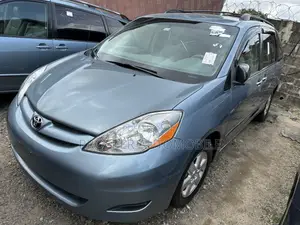 Toyota Sienna LE FWD 2006 Gold