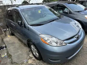 Toyota Sienna LE FWD 2006 Gold