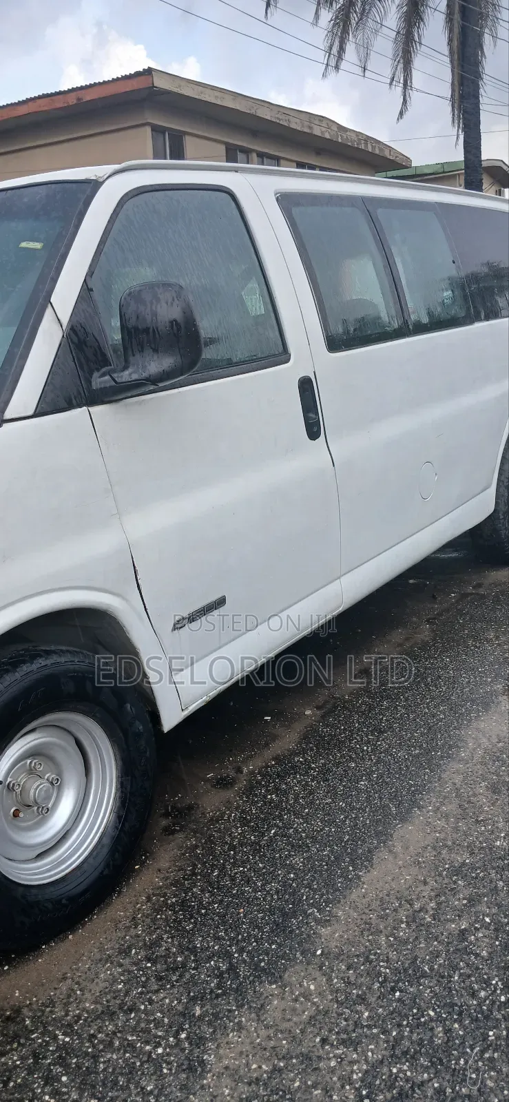 Chevrolet Bus