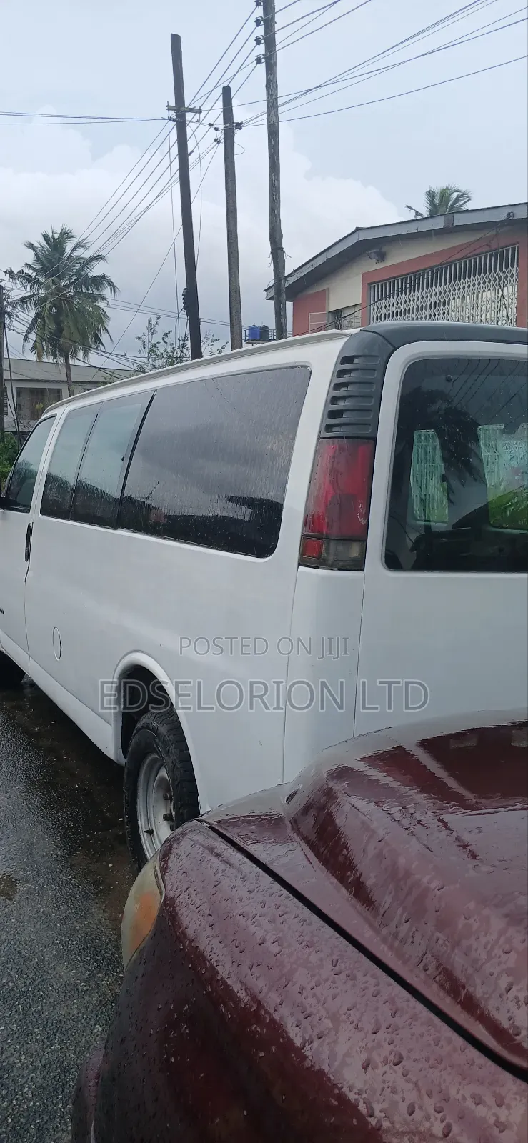 Chevrolet Bus
