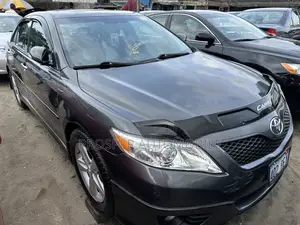 Toyota Camry SE 4dr Sedan (2.5L 4cyl 6A) 2011 Gray