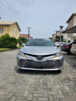 Toyota Camry XLE (2.5L 4cyl 8A) 2019 Silver