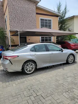 Toyota Camry XLE (2.5L 4cyl 8A) 2019 Silver