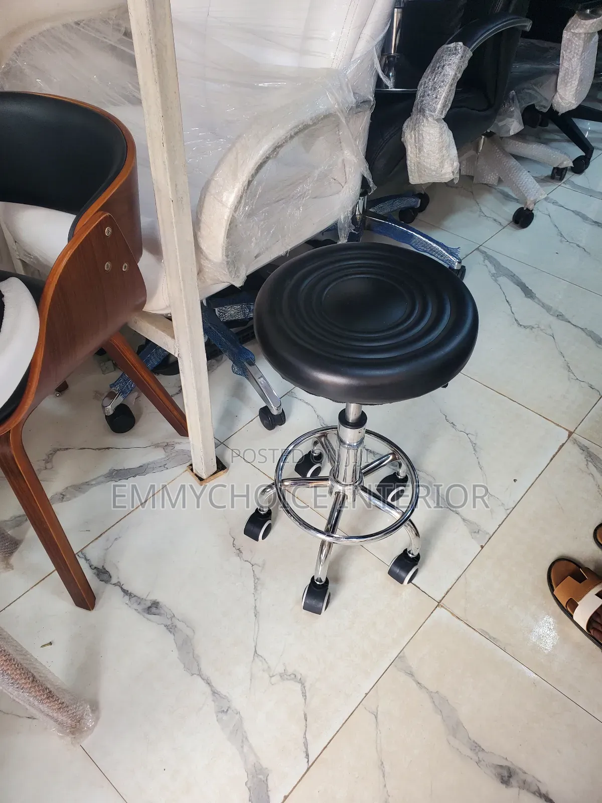 Round Stool Seat With Rolling Tyres