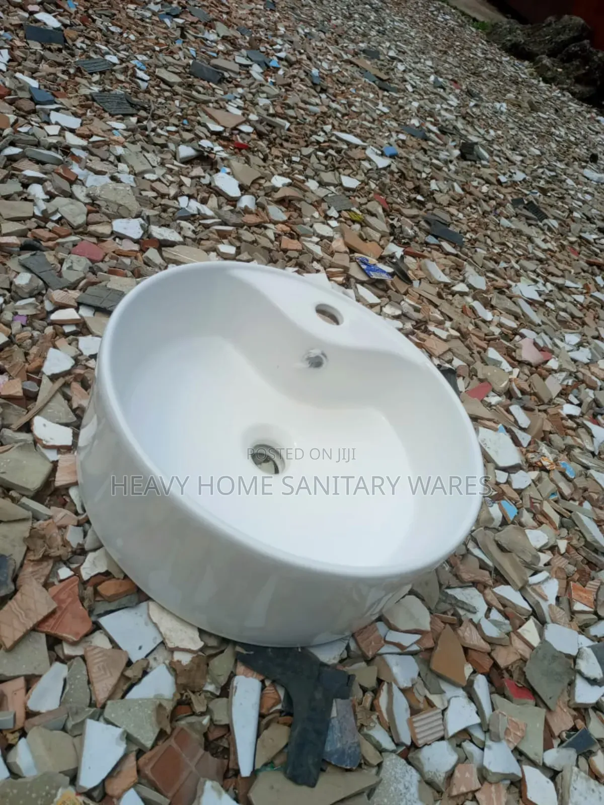 Round Tap Hole Ceramic Basin