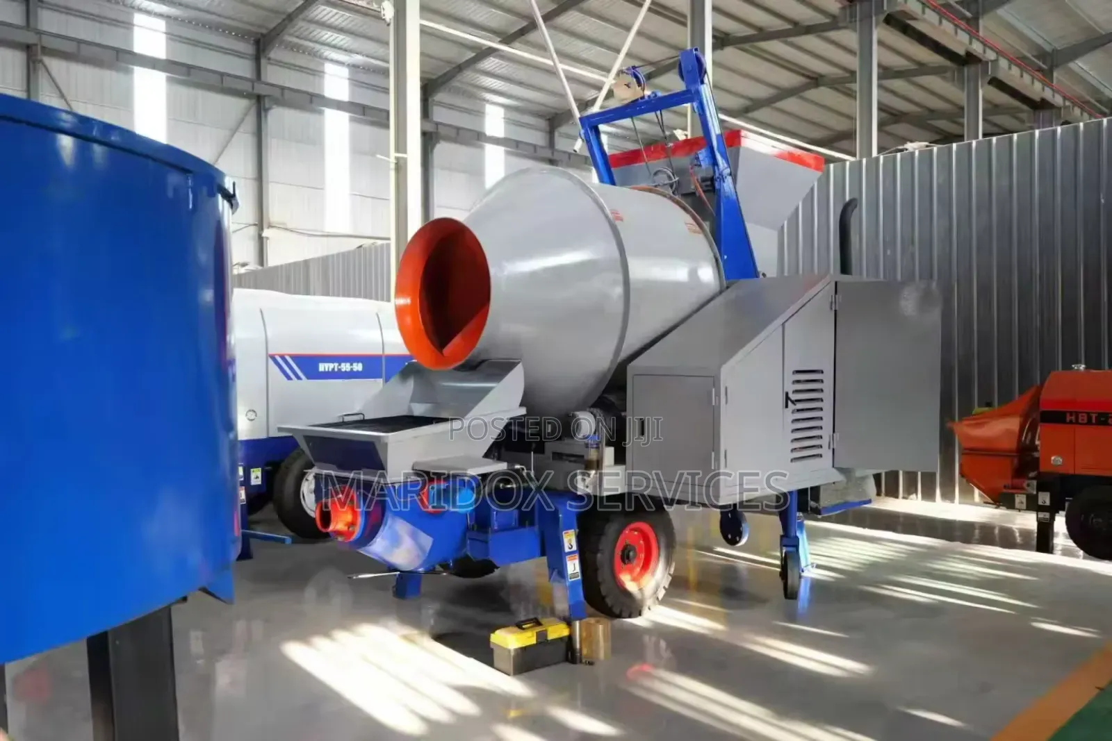Self-Loading Concrete Mixer With 30cubic Concrete Pump