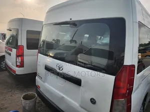 Toyota HiAce 2022 Silver