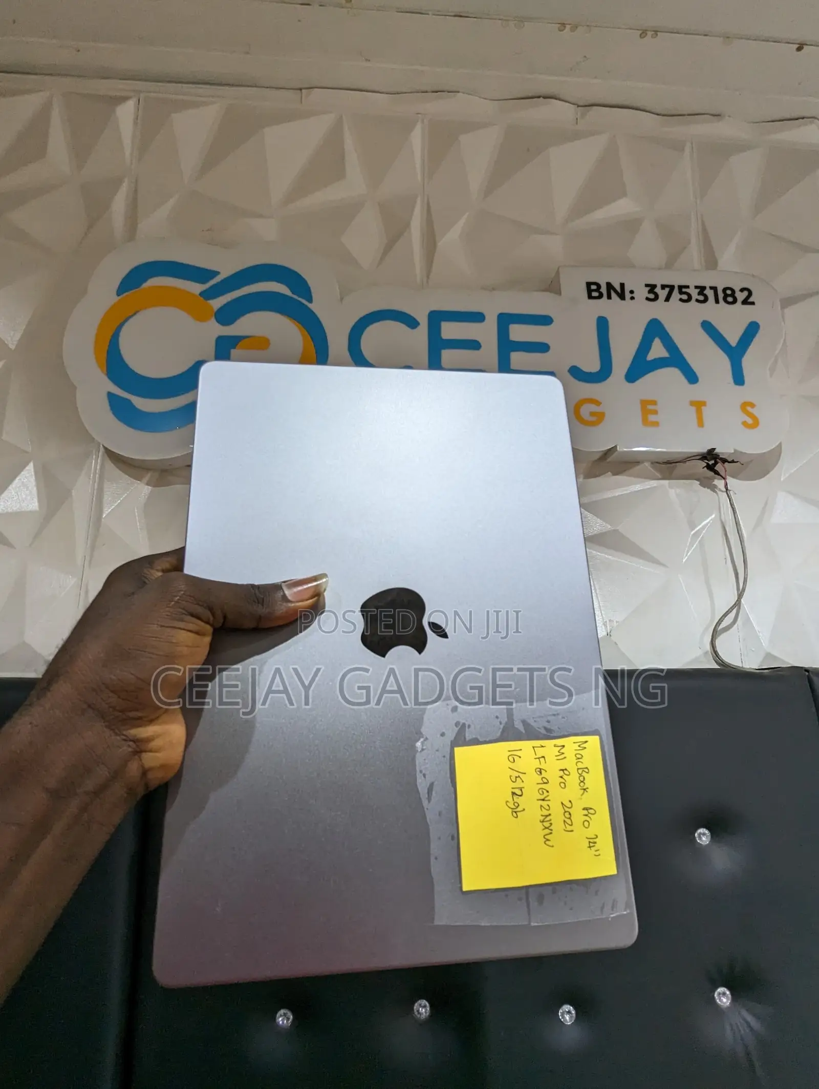 Laptop Apple MacBook Pro 2021 M1 16GB Apple M1 Pro SSD 512GB