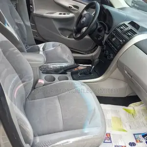 Toyota Corolla LE 4dr Sedan (1.8L 4cyl 4A) 2013 Silver