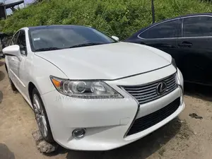 Lexus ES 350 FWD 2014 White