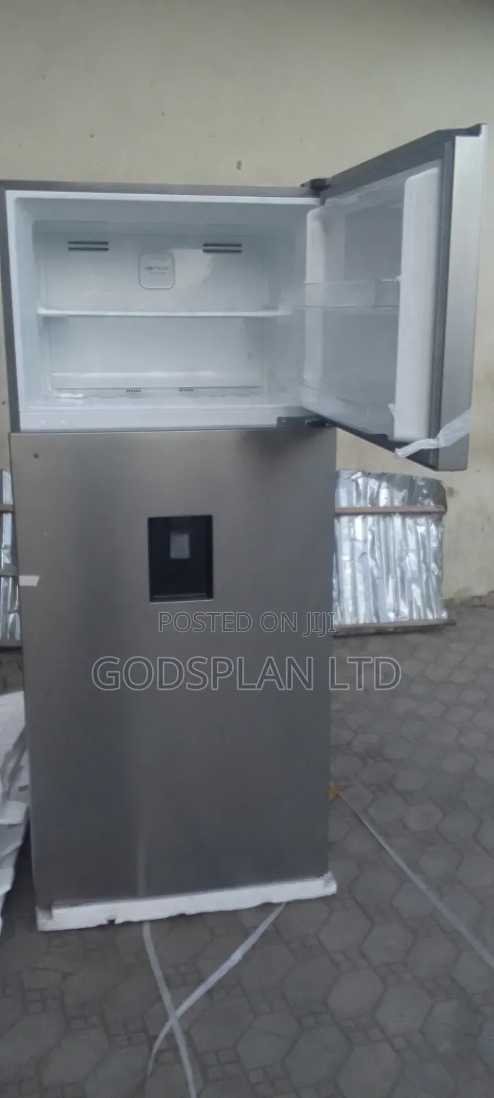 Hisense Fridge 548 Litres With Dispenser