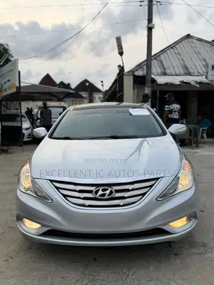 Hyundai Sonata Limited Sedan FWD (2.4L 4cyl 6A) 2012 Silver