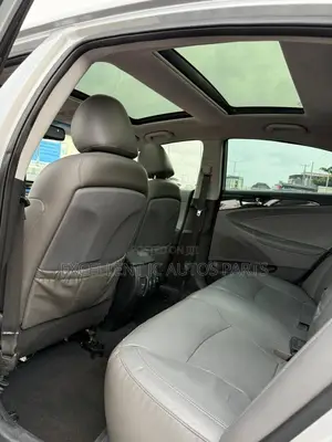 Hyundai Sonata Limited Sedan FWD (2.4L 4cyl 6A) 2012 Silver