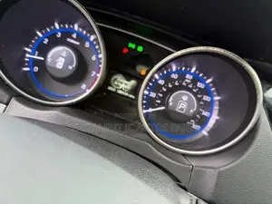 Hyundai Sonata Limited Sedan FWD (2.4L 4cyl 6A) 2012 Silver