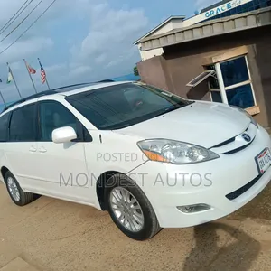Toyota Sienna 2009 White