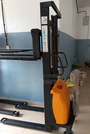 Semi-Electric Pallet
