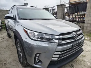 Toyota Highlander LE Plus 4dr SUV AWD (3.5L 6cyl 6A) 2015 Silver