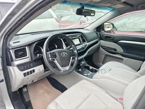 Toyota Highlander LE Plus 4dr SUV AWD (3.5L 6cyl 6A) 2015 Silver