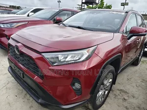 Toyota RAV4 XLE 2021 Red