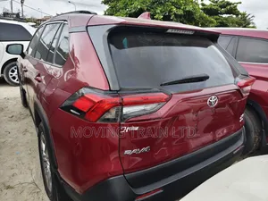 Toyota RAV4 XLE 2021 Red