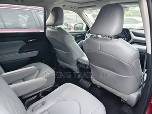 Toyota Highlander XLE AWD 2023 Red