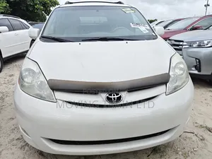 Toyota Sienna XLE AWD 2006 White