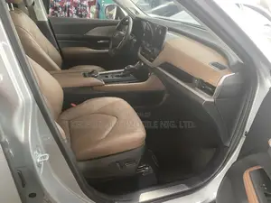 Toyota Highlander Platinum AWD 2024 Gray
