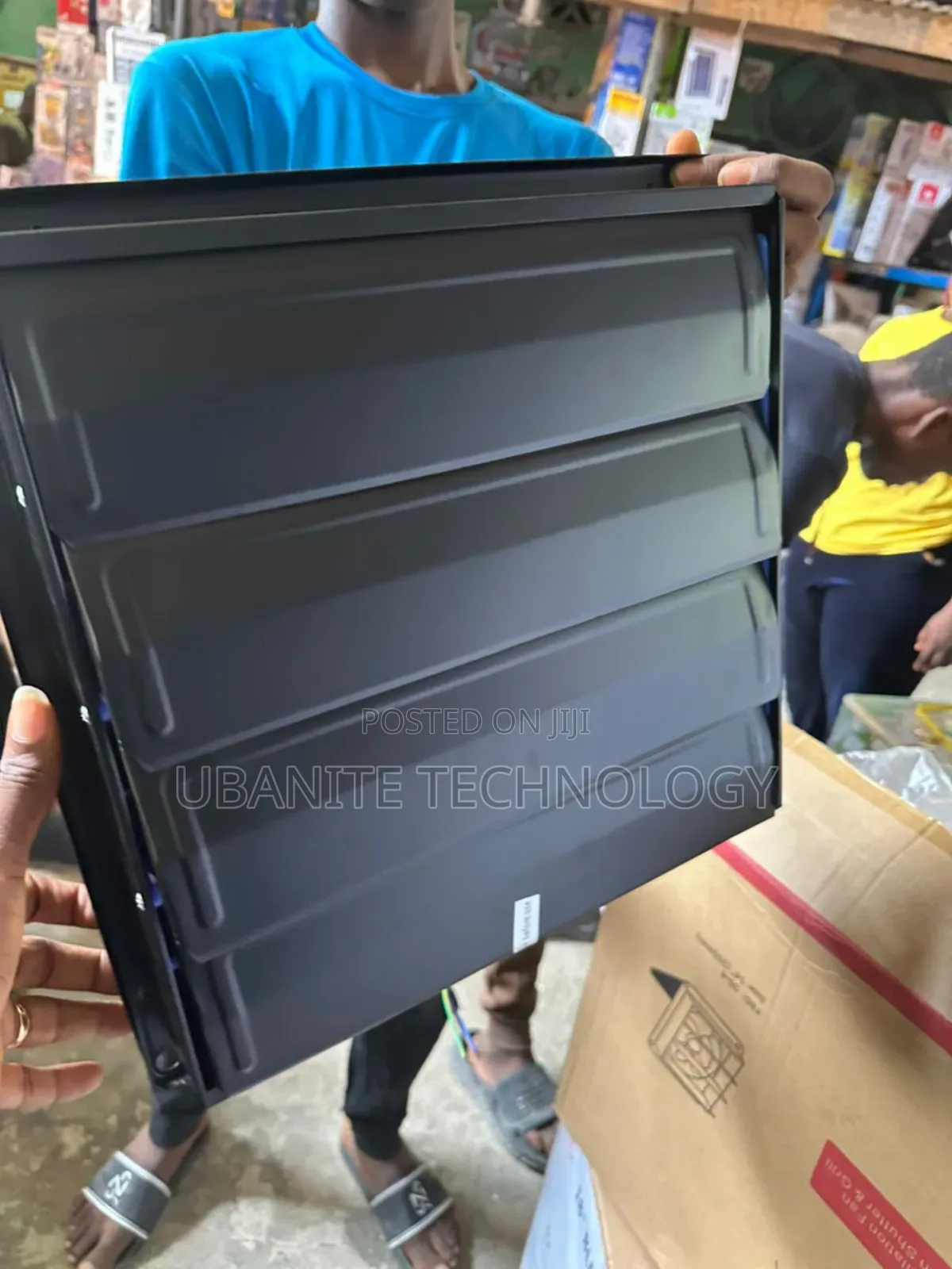 20" Extractor Fan With Shutters