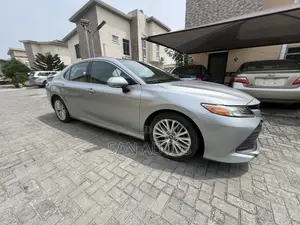 Toyota Camry XLE V6 FWD (3.5L 6cyl 8AM) 2018 Silver
