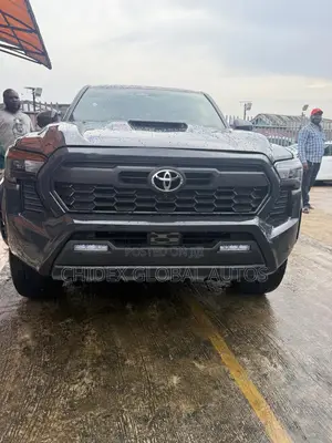 Toyota Tacoma SR5 Double Cab 5' Bed AT 2024 Black