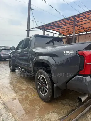 Toyota Tacoma SR5 Double Cab 5' Bed AT 2024 Black