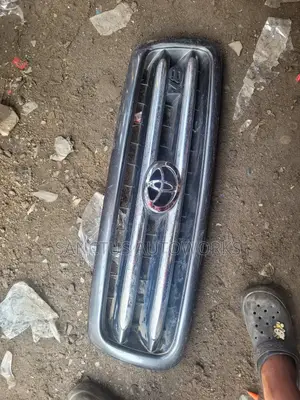 Front Grill Toyota Sequoia 2002