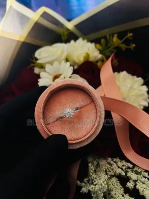 Moissanite Diamond Engagement Proposal Ring