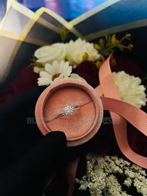 Moissanite Diamond Engagement Proposal Ring