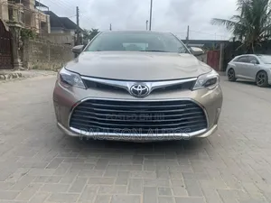 Toyota Avalon XLE Sedar FWD (3.5L 6cyl 6A) 2013 Gold