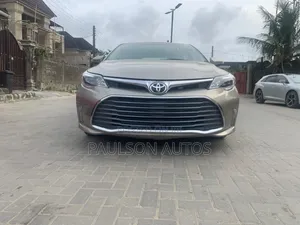 Toyota Avalon XLE Sedar FWD (3.5L 6cyl 6A) 2013 Gold