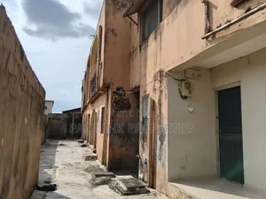 19bdrm Block of Flats in Ipaja / Ipaja for sale
