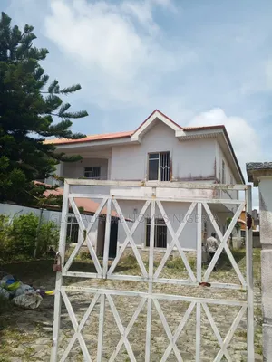 4bdrm Duplex in Crown Estate for sale