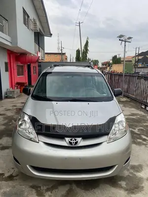 Toyota Sienna LE 2008 Gold