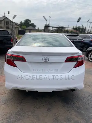 Toyota Camry SE 4dr Sedan (2.5L 4cyl 6A) 2013 White