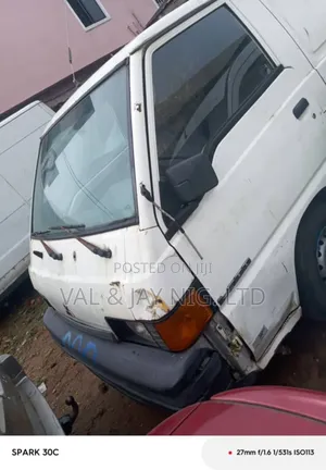 Mitsubishi L300 2002 White