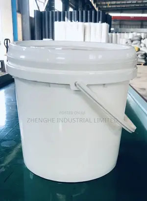 4 Liters of Plastic Paint Bucket