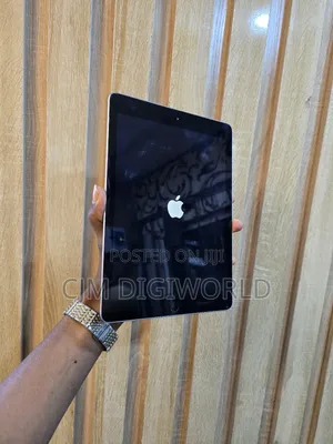 Apple iPad 9.7 128 GB Gray