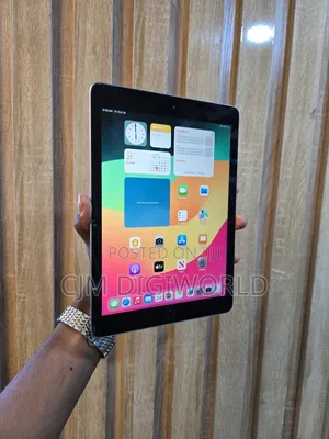 Apple iPad 9.7 128 GB Gray